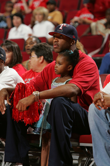 友提前就位 友提前就位