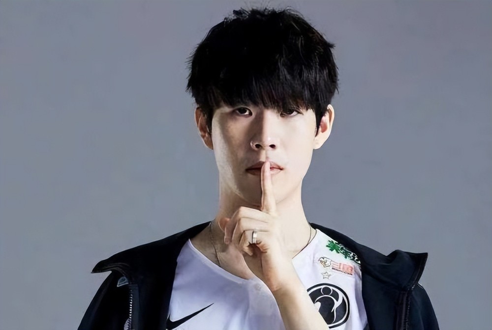 低出牌权 低出牌权